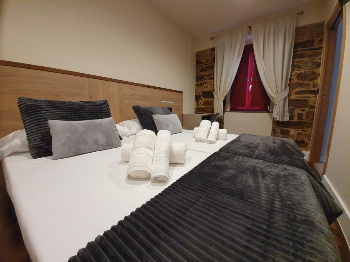 Albergue Casa Cuartel A Fonsagrada Ngoại thất bức ảnh